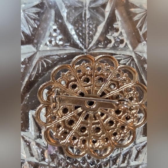 Cameo Brooch with Pearls and Crystal Accents - Picture 5 of 5